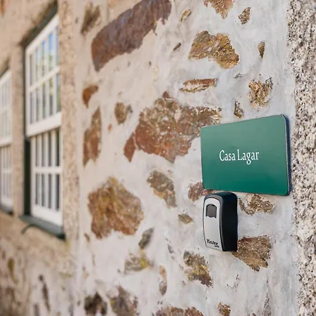 Casa Do Lagar * Кабесейраш-ди-Башту